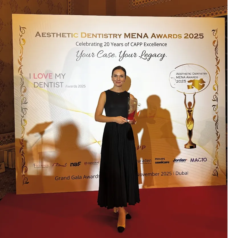Dr. Svetlana Prisiazhnykh holding her award at the Aesthetic Dentistry MENA Awards 2025 in Dubai